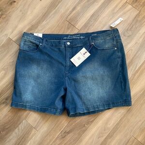 Gloria Vanderbilt Amanda jean short with slimming panel flawless stretch 24W